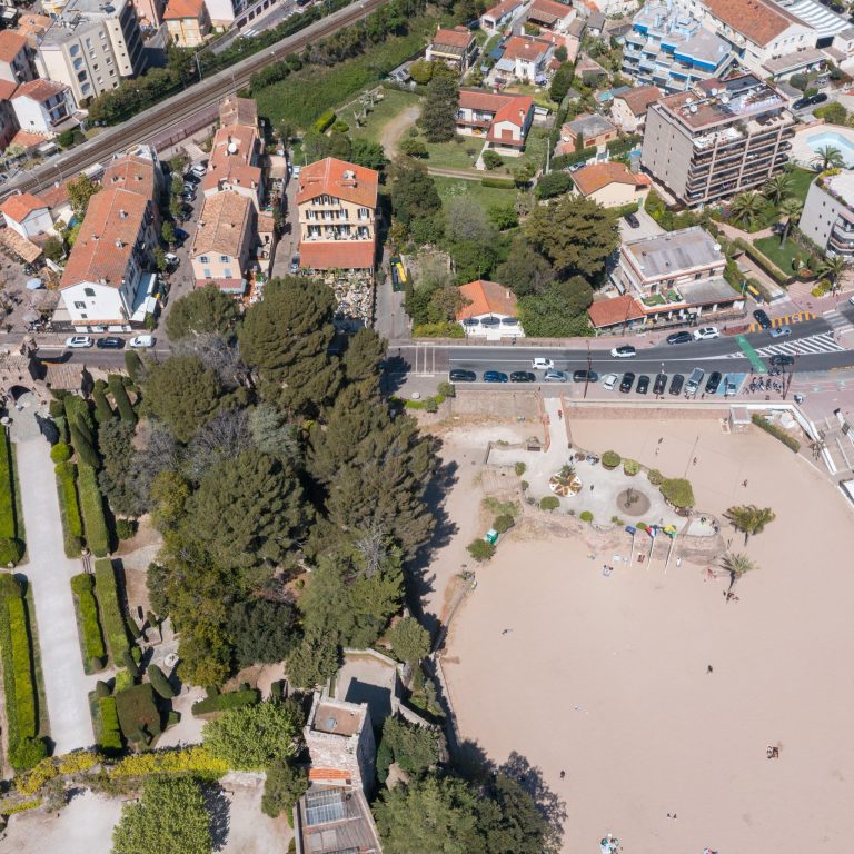 Plage du Château, Mandelieu