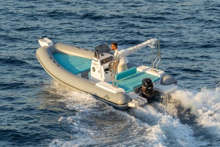 Bateau semi-rigide 6m30 à louer à la journée